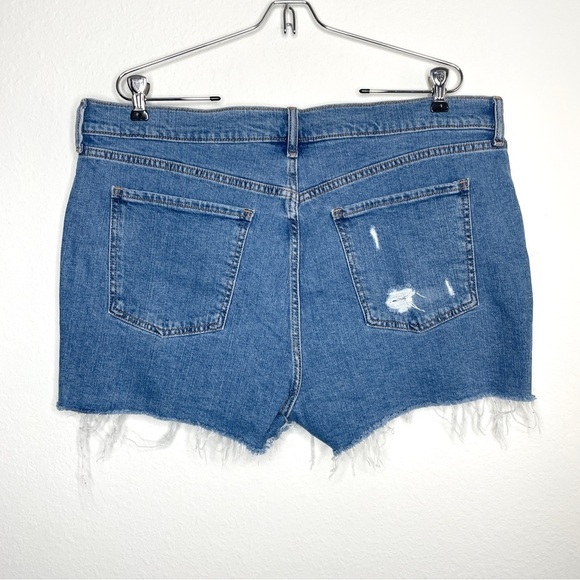 NWT Old Navy Mid Rise Cutoff Boyfriend Jean Short Raw Hem - Picture 4 of 9